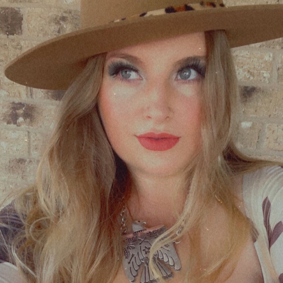 Meet your Posher, Hunter - Picture 1 of 1